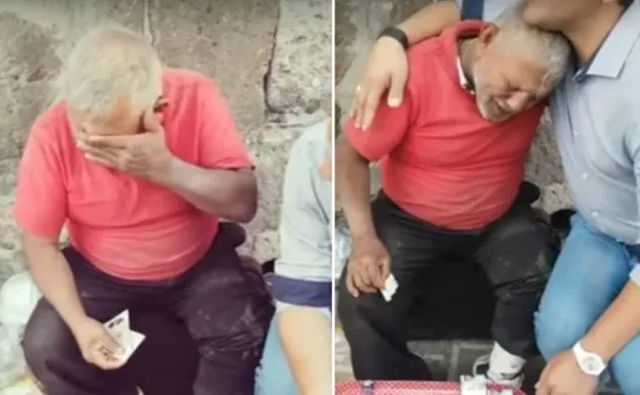 Një i moshuar kishte orë në rrugë duke u përpjekur të shiste ëmbëlsirat. Kur dikush i dha atij këtë, ai nuk mundi t’i mbante lotët