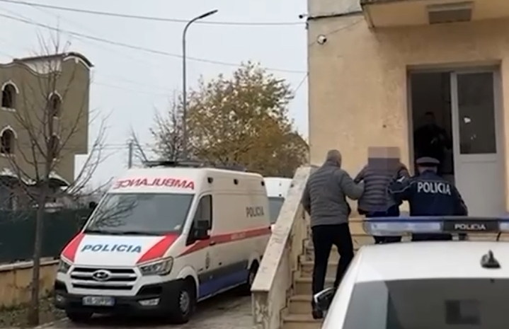 Veprime jonormale me dy vajzat e tij, kapet nga policia pasi sinjalizoi e shoqja
