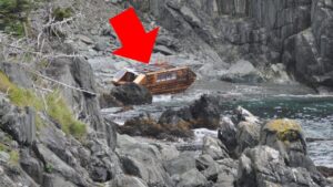 Coast Guard Finds Abandoned Vessel—The Disturbing Message Inside Leaves Everyone Stunned